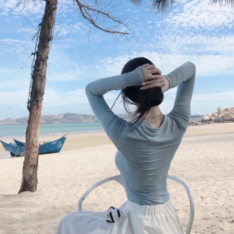 夜幕降临：城市灯火辉煌的夜景